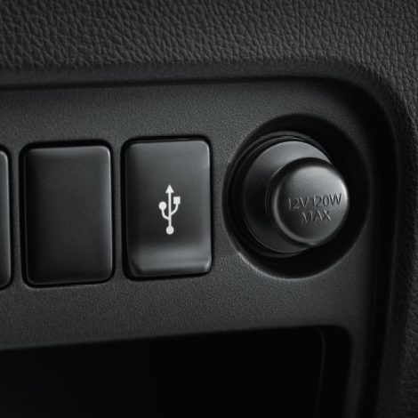 ช่องต่ออุปกรณ์ USB ช่องเสียบ USB บริเวณคอนโซลหน้า พร้อมช่องจ่ายกระแสไฟ DC 12 โวลต์