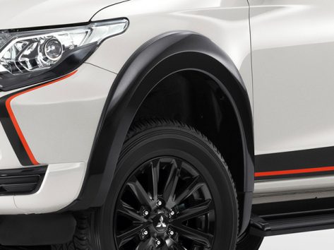 คิ้วล้อสีดำ