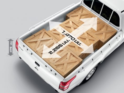 กระบะท้ายใหญ่ ผนังกระบะแบบสองชั้น เพื่อติดตั้งรั้วกระบะอย่างมั่นคงและแข็งแรง ซุ้มล้อขนาดเล็กได้เพิ่มพื้นที่บรรทุกสินค้า ได้มากเป็นพิเศษ คุ้มค่าทุกการเดินทางและงานบรรทุก