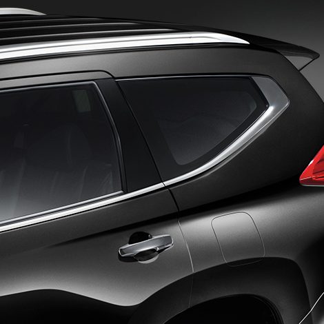 Silver Dynamic Roof Rails ออกแบบให้รับกับหลังคารถอย่างสวยงาม