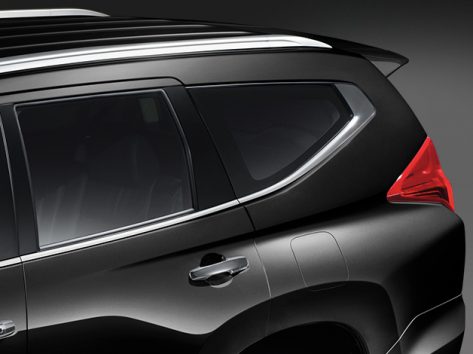 Silver Dynamic Roof Rails ออกแบบให้รับกับหลังคารถอย่างสวยงาม