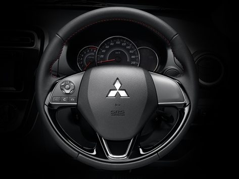 พวงมาลัยหุ้มหนังตกแต่งด้ายสีแดง