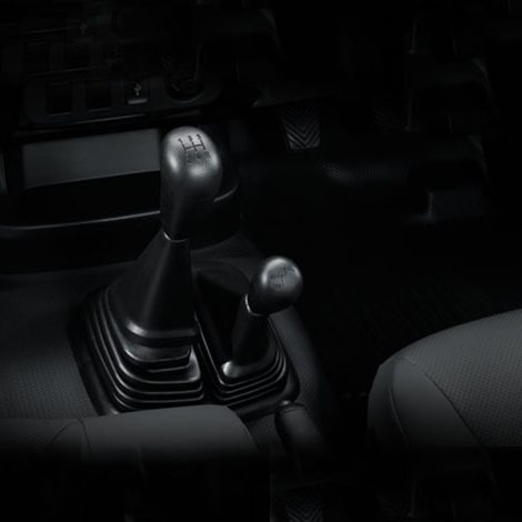 เกียร์ธรรมดา 5 สปีด พร้อมระบบขับเคลื่อน 4 ล้อ เฉพาะรุ่น SC 4WD