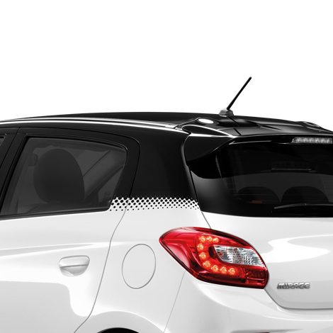 หลังคาสีดำ พร้อมสติกเกอร์ตกแต่งลายกราฟฟิก