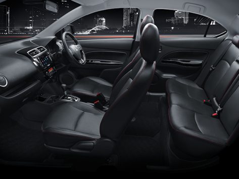 เบาะหนังและวัสดุหนังสังเคราะห์สีดำ พร้อมตกแต่งด้ายสีแดง (เฉพาะรุ่น GLS-LTD)