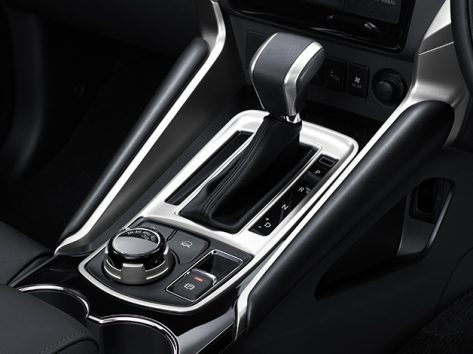 Console Side Garnish Soft Pad ผ่อนคลายตลอดการเดินทางด้วยคอนโซลกลางเสริมด้วยวัสดุนุ่มบริเวณด้านข้าง ทั้งฝั่งผู้ขับขี่และผู้โดยสารตอนหน้า