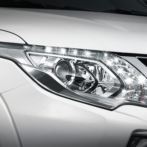 ไฟหน้าโปรเจคตอร์ แบบ BI-XENON HID พร้อมไฟส่องสว่างเวลากลางวันแบบ LED