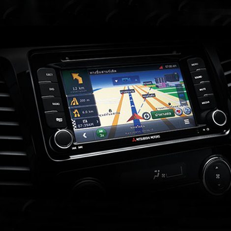 หน้าจอมัลติฟังก์ชัน วิทยุ/เครื่องเล่น DVD / MP3 / จอภาแบบ Touch Screen (ชุดแผนที่นำทางสามารถติดตั้งเพิ่มเติมได้) และระบบปรับอากาศอัตโนมัติ เฉพาะรุ่น GLS-LTD
