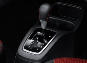 เกียร์อัตโนมัติ CVT พร้อมหัวเกียร์หุ้มหนังตกแต่งด้ายสีแดง