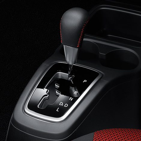 เกียร์อัตโนมัติ CVT พร้อมหัวเกียร์หุ้มหนังตกแต่งด้ายสีแดง