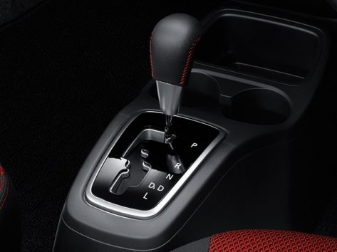 เกียร์อัตโนมัติ CVT พร้อมหัวเกียร์หุ้มหนังตกแต่งด้ายสีแดง