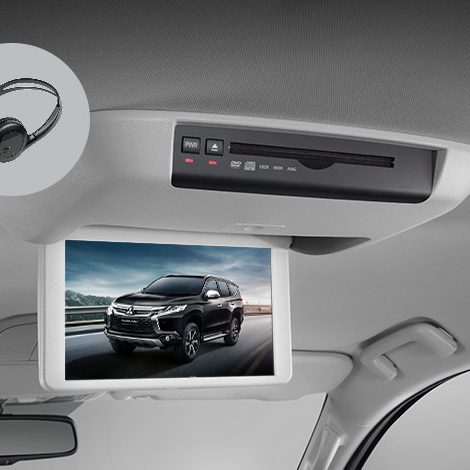 Wide Screen Roof Monitor จอภาพแบบ Wide Screen สำหรับผู้โดยสารตอนหลังพร้อมเครื่องเล่น DVD หูฟังอินฟราเรด และรีโมทคอนโทรล ให้ความเพลิดเพลิน ในการดูหนังฟังเพลงตลอดการเดินทาง