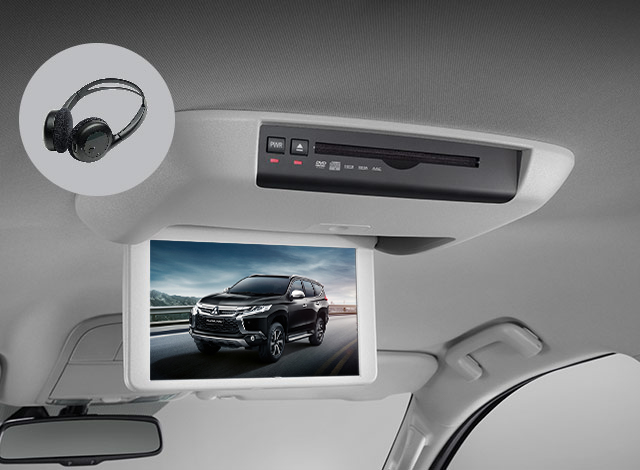 Wide Screen Roof Monitor จอภาพแบบ Wide Screen สำหรับผู้โดยสารตอนหลังพร้อมเครื่องเล่น DVD หูฟังอินฟราเรด และรีโมทคอนโทรล ให้ความเพลิดเพลิน ในการดูหนังฟังเพลงตลอดการเดินทาง
