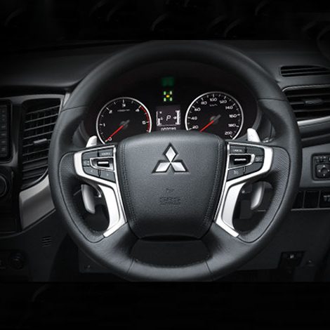 สวิตช์ควบคุมการทำงาน ของระบบต่างๆ บนพวงมาลัย ใช้งานง่ายเพียงปลายนิ้ว ให้คุณควบคุมอุปกรณ์ได้โดยไม่ต้องละมือจากพวงมาลัย และละสายตาจากถนน