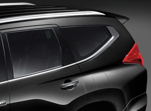 Silver Dynamic Roof Rails ออกแบบให้รับกับหลังคารถอย่างสวยงาม